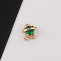 Dettaglio del ciondolo Saturno con pietra verde e zircone bianco su rame placcato oro - 6#Verde