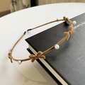 Diadema de terciopelo marrón con lazo pequeño y perlas blancas elegantes mujer - Caqui