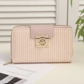 Lange damesportemonnee van geweven PU-leer in roze en beige met gouden sluiting - Roze