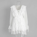 Detail des weißen Chiffon-Minikleids mit gestuften Volants und V-Ausschnitt zum Schnüren - S / Weiß