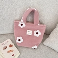 Borsa a mano in peluche rosa con fiori 3D bianchi e morbida trama in lana di agnello - Jacquard Fiori Rosa