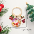 Vue détaillée du porte-clés de Noël avec pendentifs Père Noël et bas de Noël festifs - Cadeau de Noël et Chaussette
