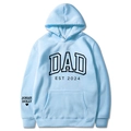 Sweat à capuche bleu clair avec imprimé DAD EST 2024 et nom JONAH DOLLY personnalisé - S / Hauts / Bleu Clair 313