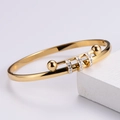 Lussuoso bracciale rigido aperto in acciaio dorato con anelli impreziositi da cristalli lucenti - Oro