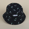 Cappello a secchiello reversibile con stampa di scalogno e etichetta KUANG in tela nera - Stampa Scalogno (Etichetta KUANG) / Nero