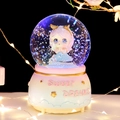 Carillon a sfera di cristallo rosa e blu con ragazza anime e base con scritta sogni - Grande 100mm Rotazione+Neve+Musica / 2118 Ragazza Anime in Abito Blu