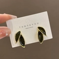 Elegant gold-rimmed dark green leaf earrings in 925 silver for fashionable women - Black
