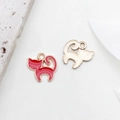 Katzenförmiger goldener Legierungsanhänger mit rosa Emaille für Schmuck und Schlüsselanhänger - Katze 12x12mm