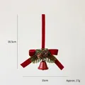 Ornamento natalizio con pigna, fiocco di velluto rosso e campanella decorativa - Corda Rossa Con Campana Rossa