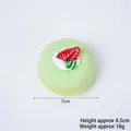Donut in PU verde realistico con decoro panna, diametro 7cm, magnete da frigorifero - Verde-Fragola