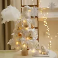 Mini árbol de Navidad blanco flocado de 60cm con bolas doradas y decoración con luces LED - Versión sencilla en oro blanco de 60 cm (accesorios + luces)