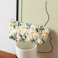 Beigefarbene Kulturtasche mit Gänseblümchen-Stickerei und Blumenmuster auf Leinwand - Federmappe / Beige