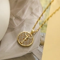 Goud vergulde kruis hanger ketting met zirkonia halo en gedraaide schakelketting - Jezus Ronde Witte Zirconia Hanger (24181)