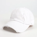 Détail de la casquette en coton blanc avec effet déchiré et bords effilochés vintage - Réglable / Blanc
