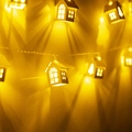 Detalle de guirnalda de luces LED con casitas de madera de luz cálida decorativa - Cabaña Blanco Cálido / 1.5m 10 Luces