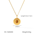 Détail du pendentif oeil de tigre rond avec chaîne dorée et mesure de longueur 41cm plus 5cm - Pendentif Oeil De Tigre Rond Texturé Or (HC-N40400)