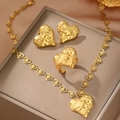 Franse vintage gouden sieradenset met getextureerd hart, ketting en bijpassende ring - Goud (C9569)