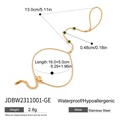 Details eines goldenen Edelstahlarmbands mit drei grünen Zirkonia-Edelsteinen - Gold mit Grünem Zirkon Stil (JDBW2311001-GE)