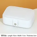Witte sieradendoos van PU-leer met zilveren gesp en afmetingen van 16x11x5 cm - Wit