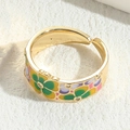 Bague dorée ornée d'un motif floral en émail coloré avec une bande ouverte ajustable - Fleur Verte (JZ0254)