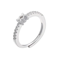 Macro detail of silver adjustable ring with four-pointed star and paved zircons - Aquarius / Silver