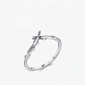 Anello in argento sterling S925 con design a ramoscello su sfondo neutro - Taglia US 5 / Argento