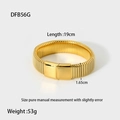 Detalle de una pulsera tubogas de acero inoxidable dorado de 19 cm con especificaciones - Pulsera de Oro