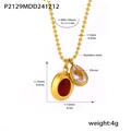 Makroaufnahme einer Gold-Edelstahl-Perlenkette mit rotem Ovalstein und Zirkonia-Tropfenanhänger - Gold Rot Weiß Strass Stil (P2129)