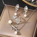 Silbernes Blatt-Perlen-Schmuckset mit Kette, Ohrringen und Ring auf beige Display-Box - C5842 / Silber