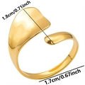 Detail van een 1,8 cm brede verstelbare ring in bladvorm met gepolijste gouden afwerking - Goud