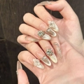 Faux ongles œil de chat avec fleurs 3D et strass brillants sur forme stiletto longue - XS / Long Ovale (1165)