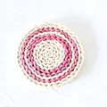 Handmade corn husk woven placemat in a natural beige and soft pink round pattern - Round 18cm (Rose Red)