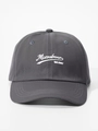 Dettaglio del ricamo bianco Mizoobean sul cappellino da baseball in cotone grigio scuro - Regolabile / Grigio