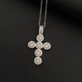 Collana a croce con zirconi trasparenti finitura argento su sfondo scuro testurizzato - Croce in Zirconia Bianca Argento