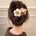 Pince à cheveux fleurs en fausse fourrure crème et marron café, longueur environ 11,5cm - Pince à Cheveux Fleur en Peluche / env. 11.5cm / Double Fleur Blanc+Khaki