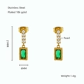 Detail von 18k vergoldetem Edelstahl-Ohrring mit Perle und grünem Stein im Vintage-Stil - Grüner Zirkonia