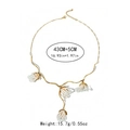 Collana a serpente in acciaio al titanio dorato con fiori bianchi e dimensioni del prodotto - Ciondolo a fiore bianco (TL-N0848-02)