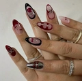 Uñas postizas cortas de almendra con cerezas granate, lazos plateados y pedrería - Estilo Lazo Cereza Rojo Negro (JP4206)