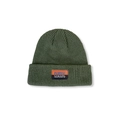 Gros plan d'un bonnet en maille côtelée vert armée avec un écusson textile lettré - M (56-58cm) / Vert Armée
