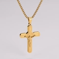 Detailaufnahme der goldenen Edelstahl-Kreuzkette mit Jesus- und Benediktus-Gravur - Inklusive 2.5mm*60cm Kette / Gold
