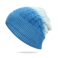 Berretto in maglia grossa con sfumatura blu e bianca e motivo a trecce per l'inverno - Blu