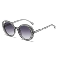 Modische ovale Sonnenbrille mit grauem transparentem Rahmen und lila Verlaufsgläsern - Transparentes Grau / Graue Verlaufslinse