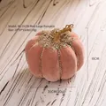 Deko-Kürbis aus rosa Samt mit goldenen Pailletten und Perlen, Größe 20x20x15cm - Rosa großer Kürbis