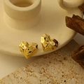 Retro Hammerschlag Herz-Ohrstecker in poliertem goldfarbenem Edelstahl-Finish - 18K-Gold