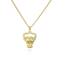 Primer plano del colgante de cabeza de toro chapado en oro de 18K con cadena de eslabones - Estilo Dorado Con Zirconia (22489)