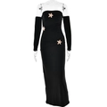 Elegante abito lungo nero con spalle scoperte, maniche lunghe e stelle marine dorate - S / Nero