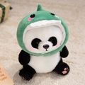 Panda Plüschtier im grünen Hai-Hoodie auf weichem Teppich, süßes Stofftier für Kinder - Dinosaurier / 25cm