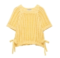 Détail du haut en maille jaune clair avec nœuds latéraux et texture ajourée élégante - Jaune