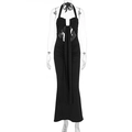 Dettaglio dell'abito lungo nero con scollo all'americana, tagli sexy e lunghi nastri decorati - S / Nero