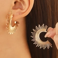 Boucles d'oreilles soleil vintage dorées avec un design en forme de C pour femme - Style Radial en Forme de C Doré (3090)